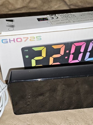 Ψηφιακό ρολόι ξυπνητήρι με LED καθρέπτη και θερμόμετρο σαν καινούργιο