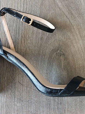 La Bottine Souriante black sandals new, synthetic leather, size 39