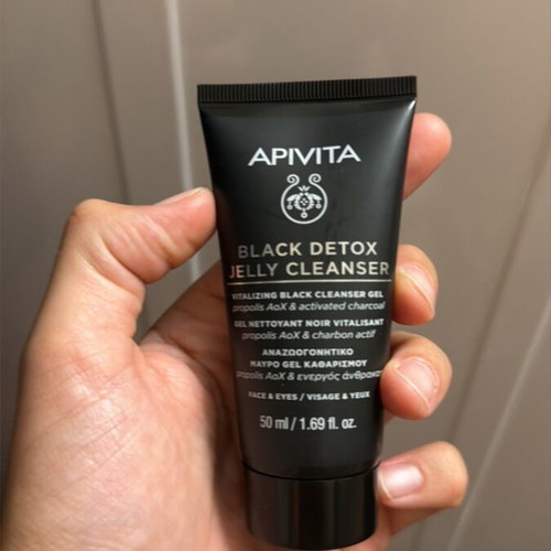 Apivita Black Detox Jelly Cleanser new