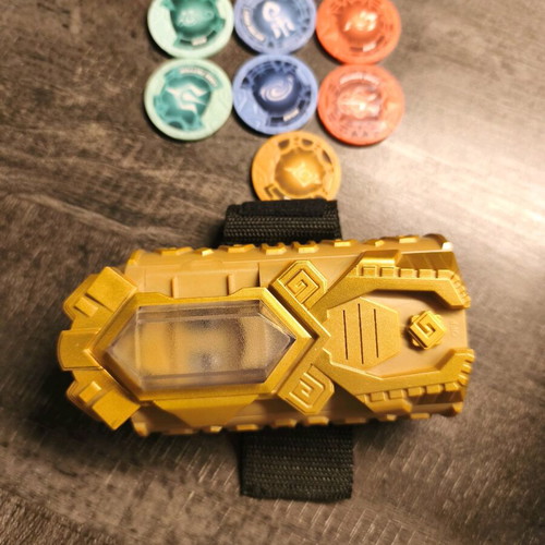 Giochi Preziosi Gormiti Elemental Bracer like new with lights and sounds