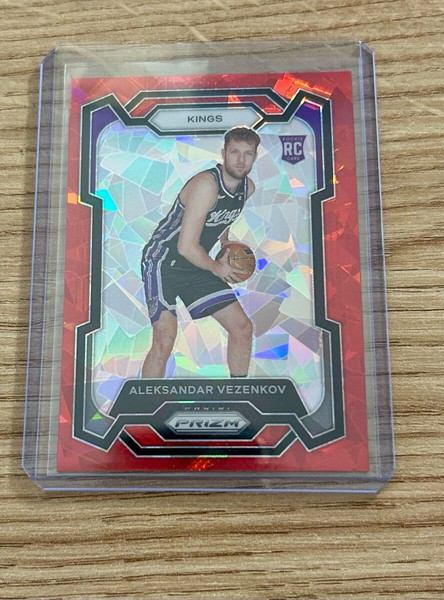 Κάρτα Sasha Vezenkov Sacramento Kings Rookie Panini NBA Red Crack Ice Prizm 2023-24