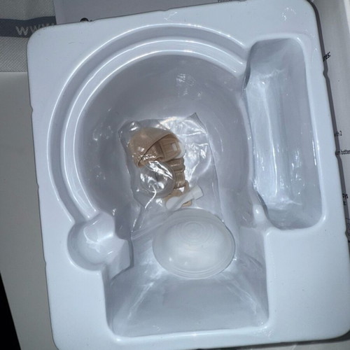 Kikkaboo electric wireless breast pump like new with 48 storage bags