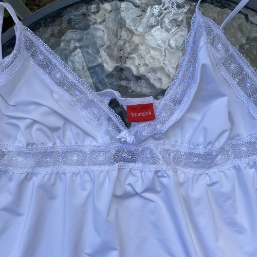 Triumph white sleepwear like new, size XL