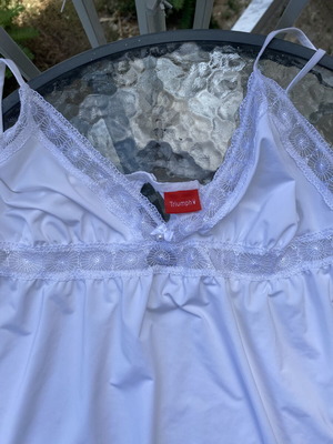 Triumph white sleepwear like new, size XL