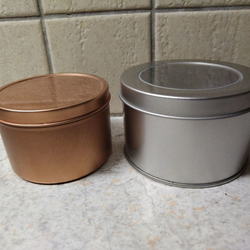 Metal tins like new, set of 2, diameter 7.5cm & 9cm