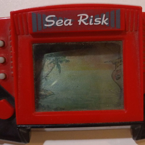 Vintage handheld game Sea Risk 3 dimensions model 727 used