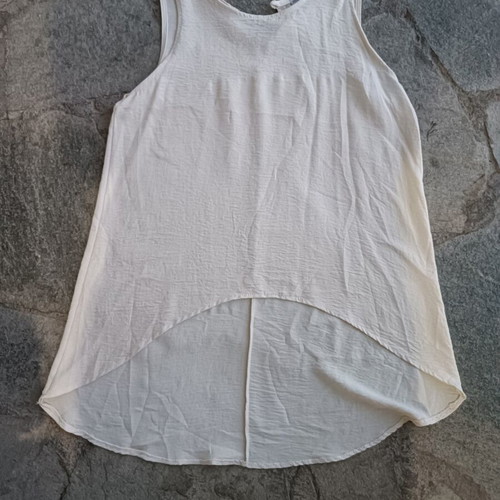 Women's sleeveless top like new, beige, asymmetrical hem