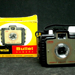 Αντίκα φωτογραφική "Kodak Brownie Bullet Camera" του 1957.