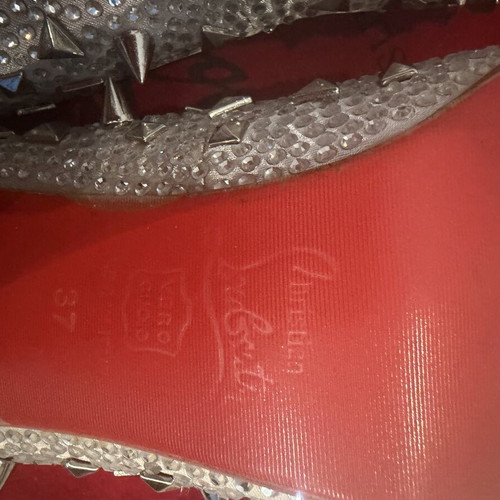 Louboutin collectible pumps size 37 like new, grey