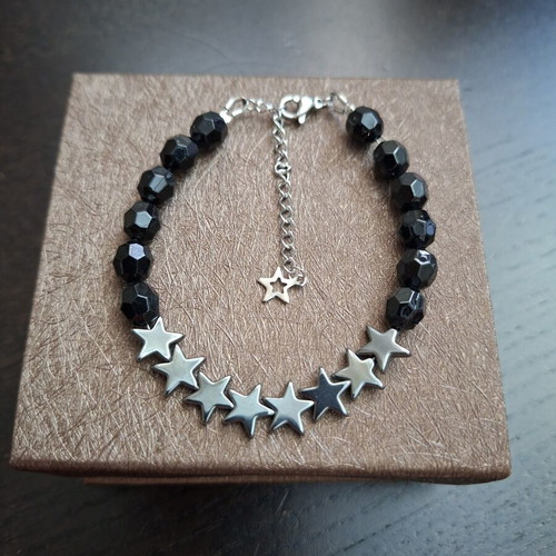 Bracelet with stainless steel stars and black acrylic beads