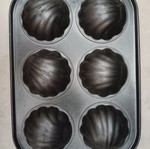 Cupcake pan used in shell shape
