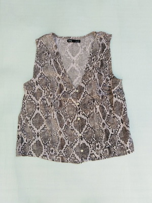 Sinsay sleeveless blouse M like new with snake print