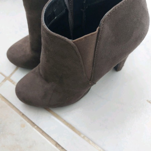 Women’s boots used, gray, comfortable