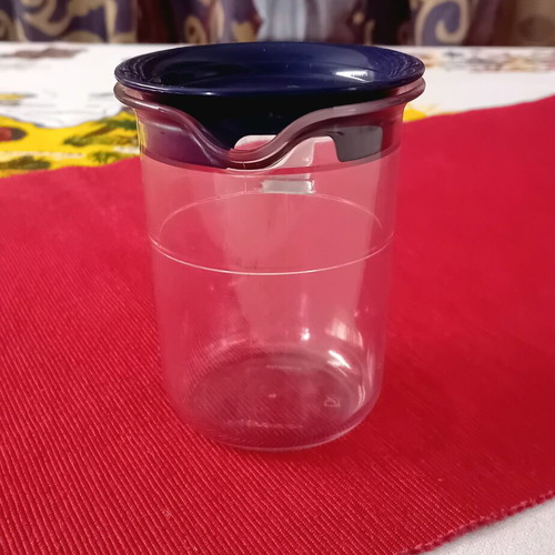 Vintage Tupperware jug with lid and handle like new