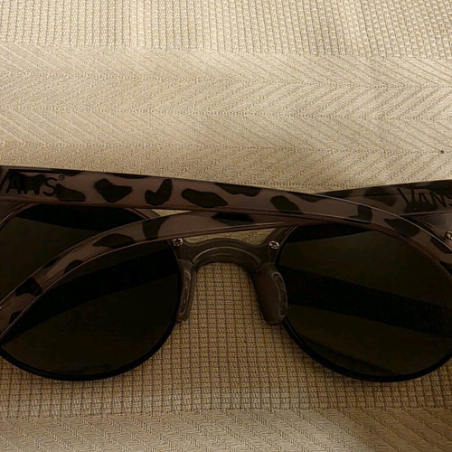 Vans sunglasses like new, black and purple