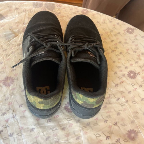 DC men's shoes like new, size 42, black