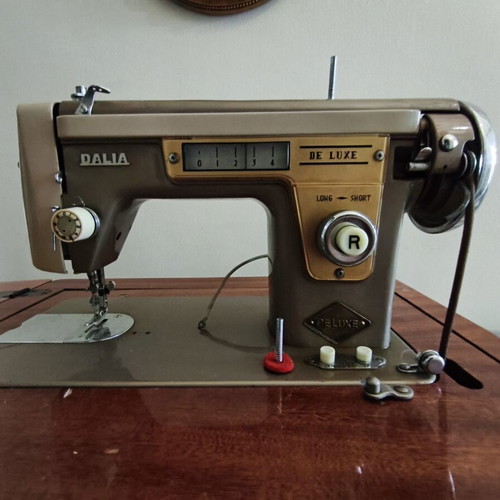 Dalia Sewing Machine made in Japan with cabinet like new