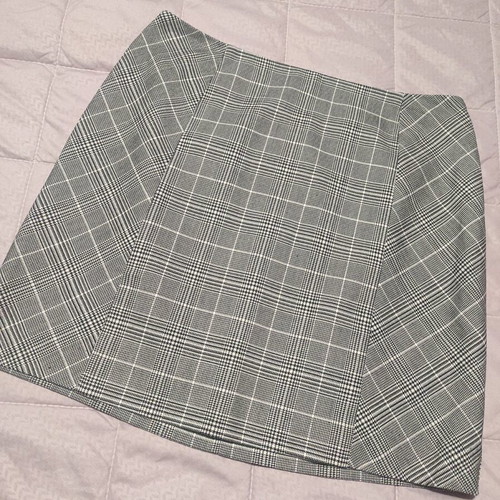 H&M mini skirt like new, checkered white and grey, size M