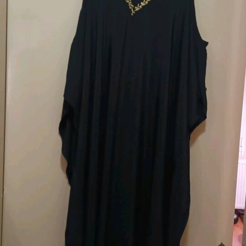 Plus size kaftani like new with V neckline and gold trim, size 4XL