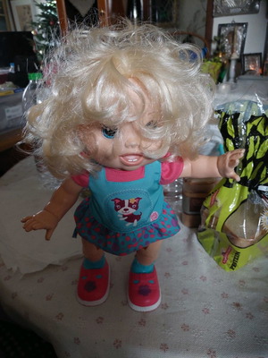 Baby Alive doll walking and speaking French functional