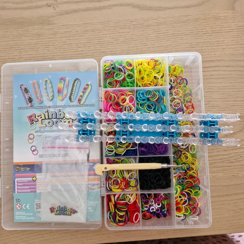 Rainbow Loom craft kit like new, bracelet making set