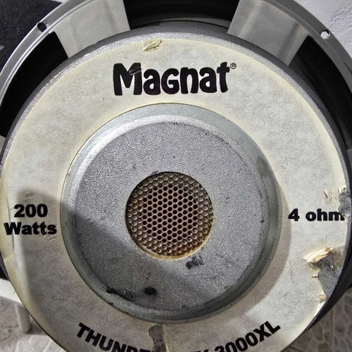 Subwoofer Magnat 12 ίντσες 200watt με κουτί bass reflex σαν καινούργιο