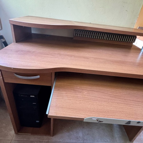 Desk in good condition