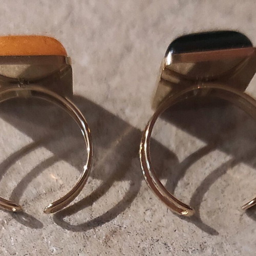 Various jewelry like new, 2 earring sets, 2 rings, colorful necklace