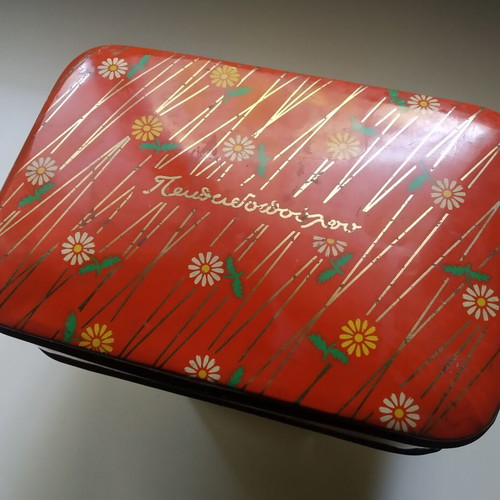 Papadopoulou Frutacrem biscuits used rare metal tin