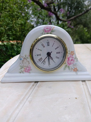 Antique table clock like new, porcelain