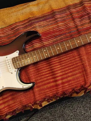 Cort G260CS electric guitar like new with gigbag