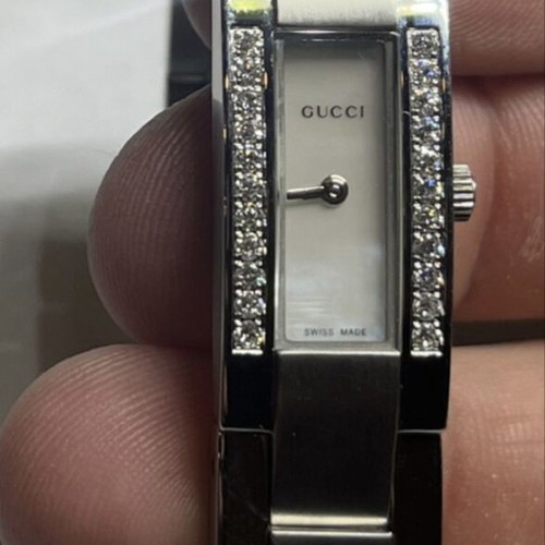 Gucci 4600L vintage watch like new, women's stainless steel with diamonds