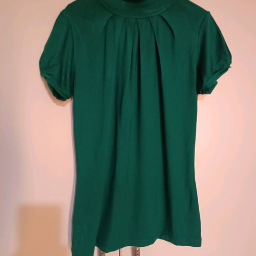 BSB green blouse like new, short sleeves with rhinestone buttons