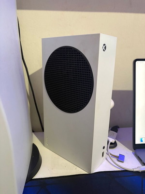 Xbox Series S 500GB σαν καινούργιο με αυθεντικό χειριστήριο