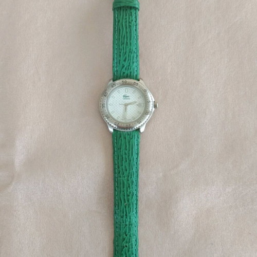Quartz wristwatch used