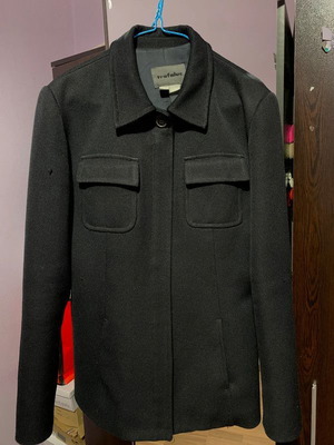 Women's black jacket-style outerwear like new, size Large