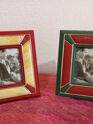 Set of 2 small photo frames like new, 10x12 with 4x6 photo