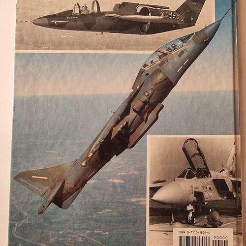 Military Aviation Review 1989 hardcover like new, English