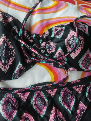 Primark strapless bikini like new, black with multicolor design