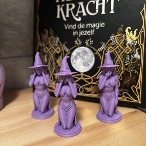 Three witches figurines like new