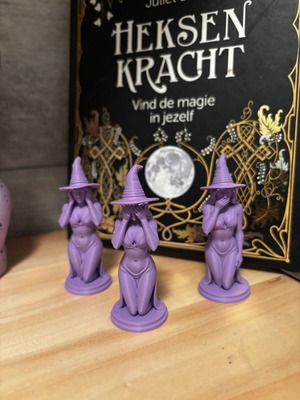 Three witches figurines like new