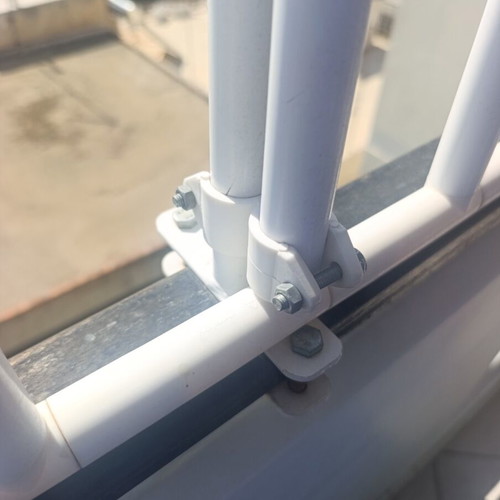 Balcony child safety railings used, white, 17m length