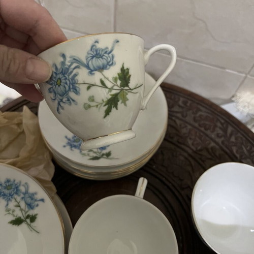 Vintage Chinese tea set like new with 6 cups and 6 dessert plates