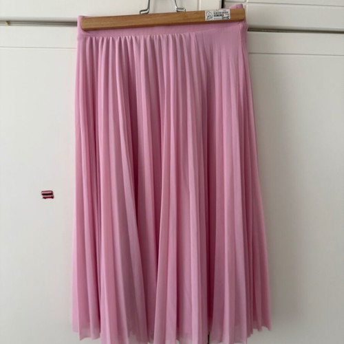 Bershka skirt pink soft like new, size S