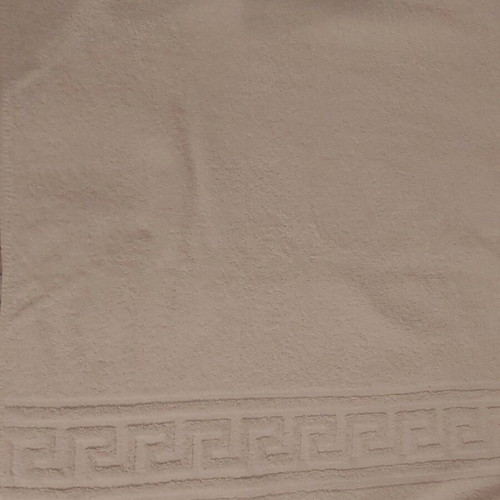 White towels set of 2, like new, body and hand