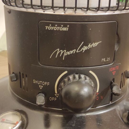 Toyotomi Moon Lighter Kerosene Heater Black, like new, 6lt tank