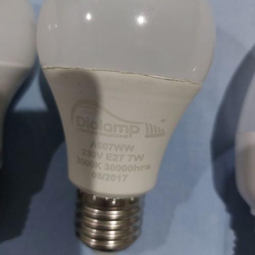 Led bulbs like new, pack of 5, 2 E27 and 3 E14