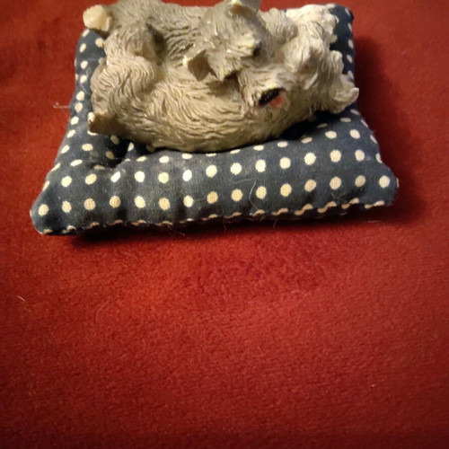 Decorative pillow with dogs used