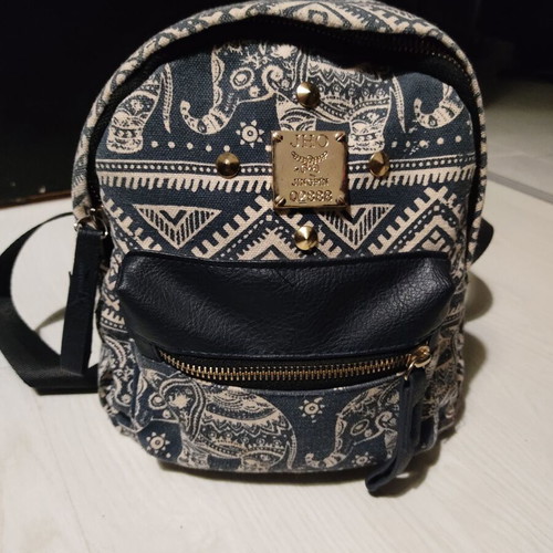 Backpack like new white and blue with elephant design