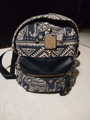 Backpack like new white and blue with elephant design